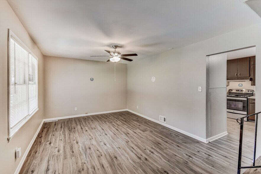 Building Photo - 1617 Bobolink Ln NE