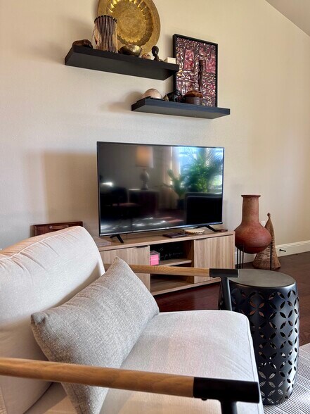 Building Photo - 2610 S Jackson Ave