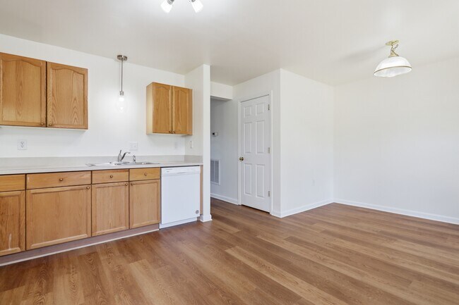 Building Photo - 10 Crabapple Ct