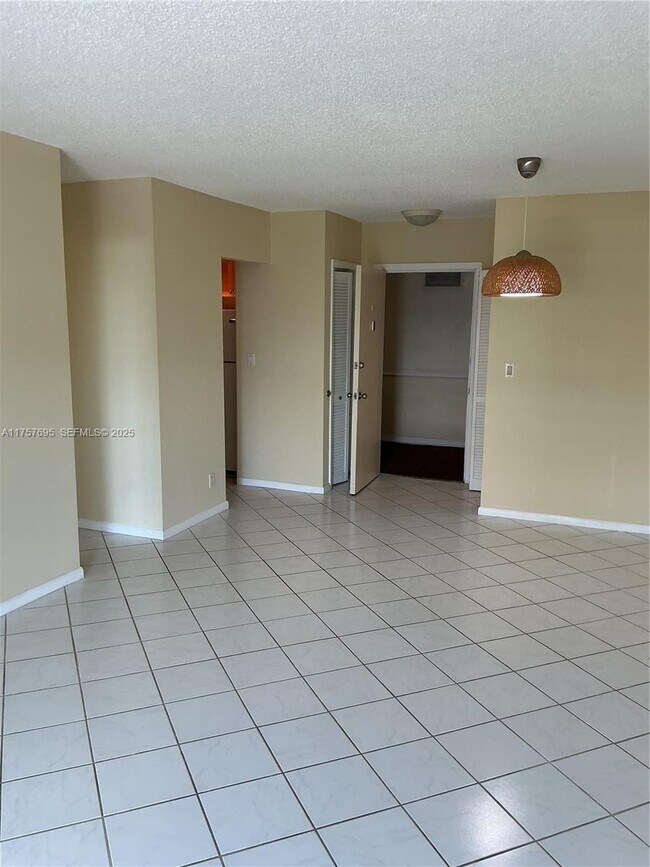 Building Photo - 200 S Birch Rd