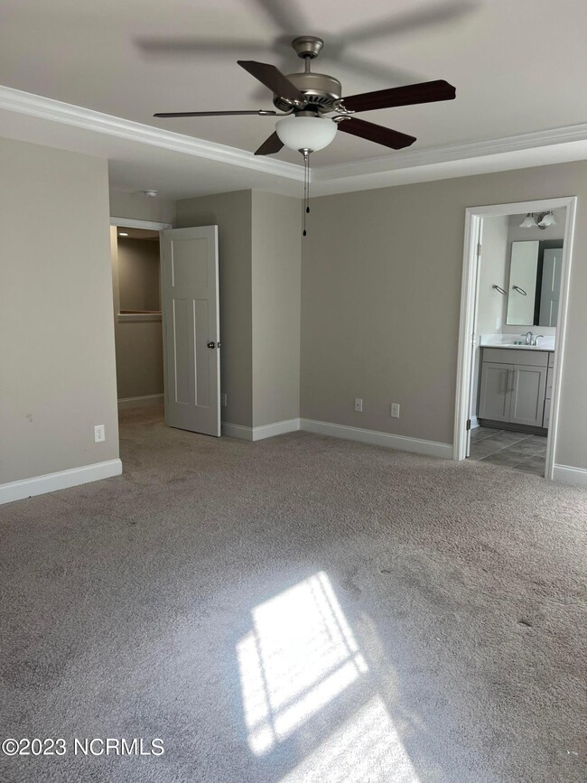 Building Photo - 412 Palisades Dr
