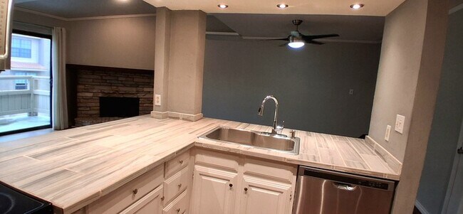 Building Photo - 5200 Martel Ave