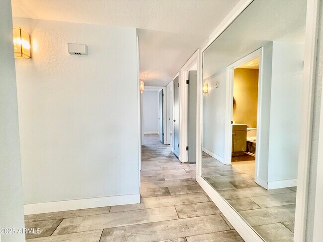 Building Photo - 13410 North 47th Pl