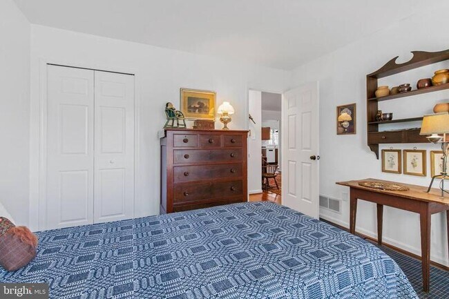 Building Photo - 12 Burr Oak Dr