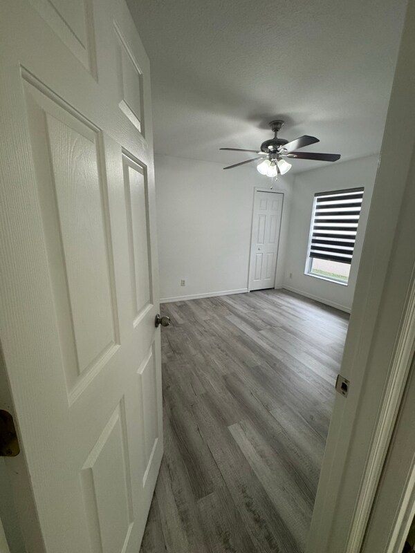 Building Photo - 833 Greenleaf Cir