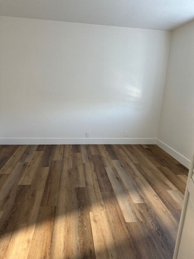 Building Photo - Beautiful Triplex in Ripon