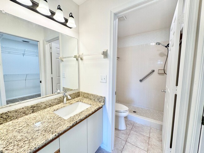 Building Photo - ** ROYAL WOOD ** 2 + DEN / 2 BATH - CONDO ...