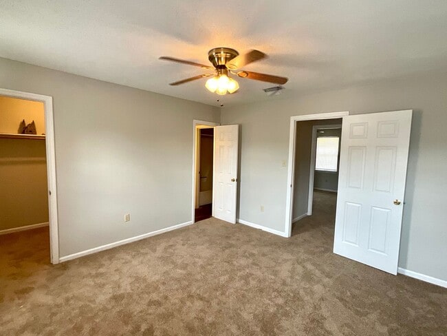 Building Photo - 3932 Miramar Ct