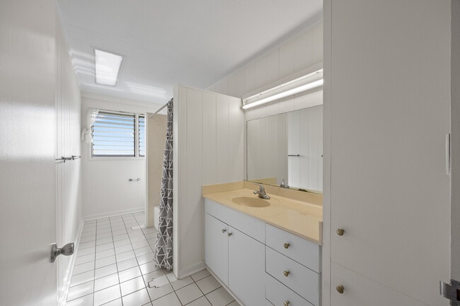 Building Photo - 1608 Makamua St