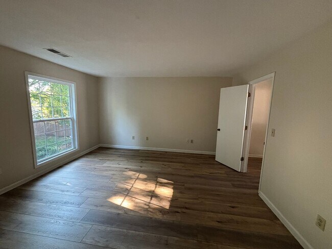 Building Photo - 1011 Windy Oaks Ct