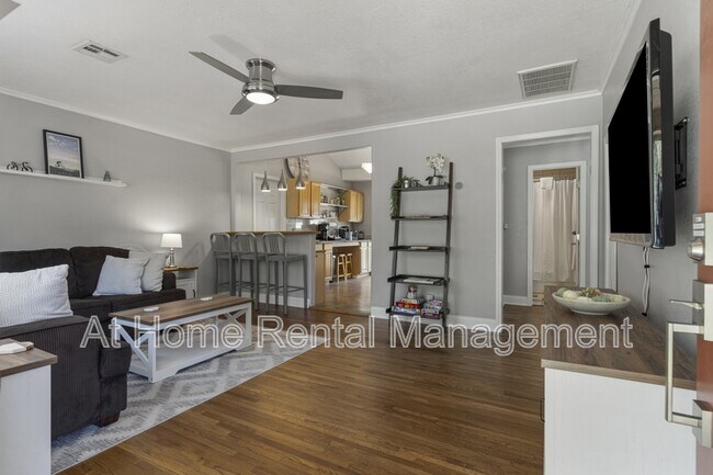 Building Photo - 4911 S Cincinnati Ave