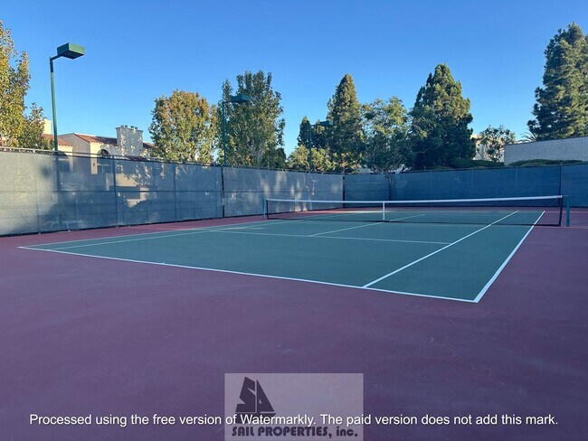 Building Photo - Welcome to this stunning 2-bedroom+loft, l...