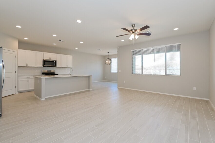 Building Photo - 13875 E Silver Pne Trl