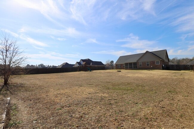 Building Photo - 3065 Temple Rd