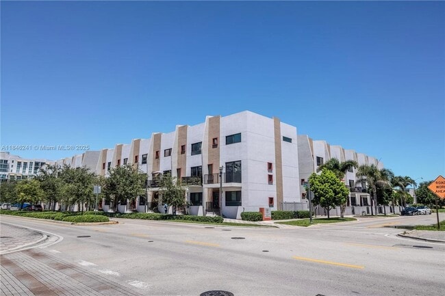 Building Photo - 113 NE 6th St