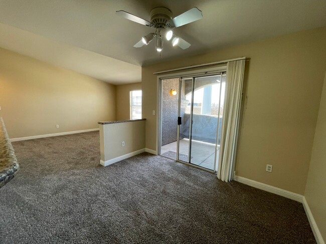 Building Photo - Gorgeous 2nd Floor Unit-Available SOON!