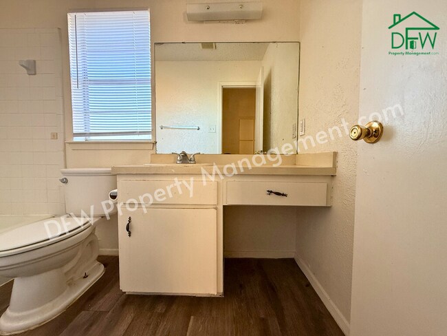 Building Photo - 1021 Pleasant Valley Ln