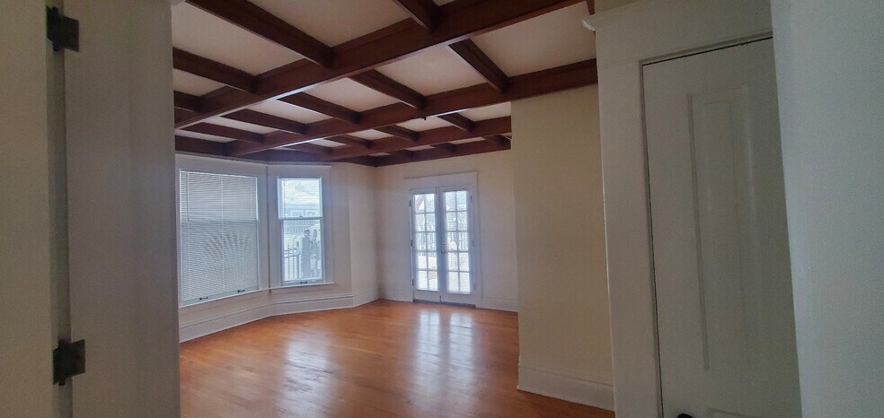 Building Photo - 556 College Ave SE