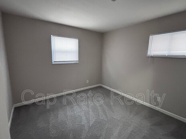 Building Photo - 4003 Carlton Ave