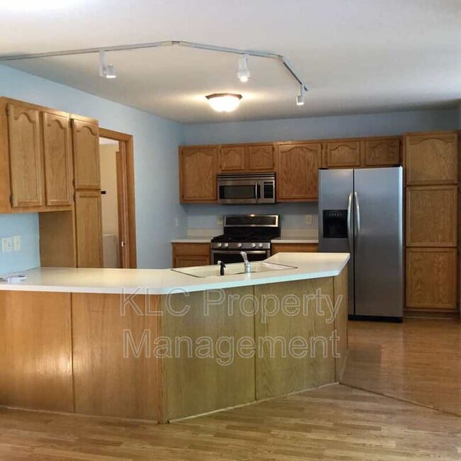 Building Photo - 1914 NW School St