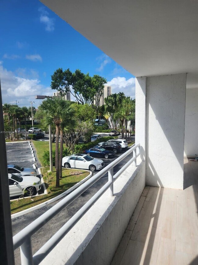 Building Photo - 20355 NE 34th Ct