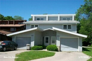 Building Photo - 605 E 16th St