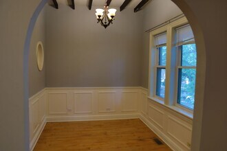 Building Photo - 1357 N Wolcott Ave