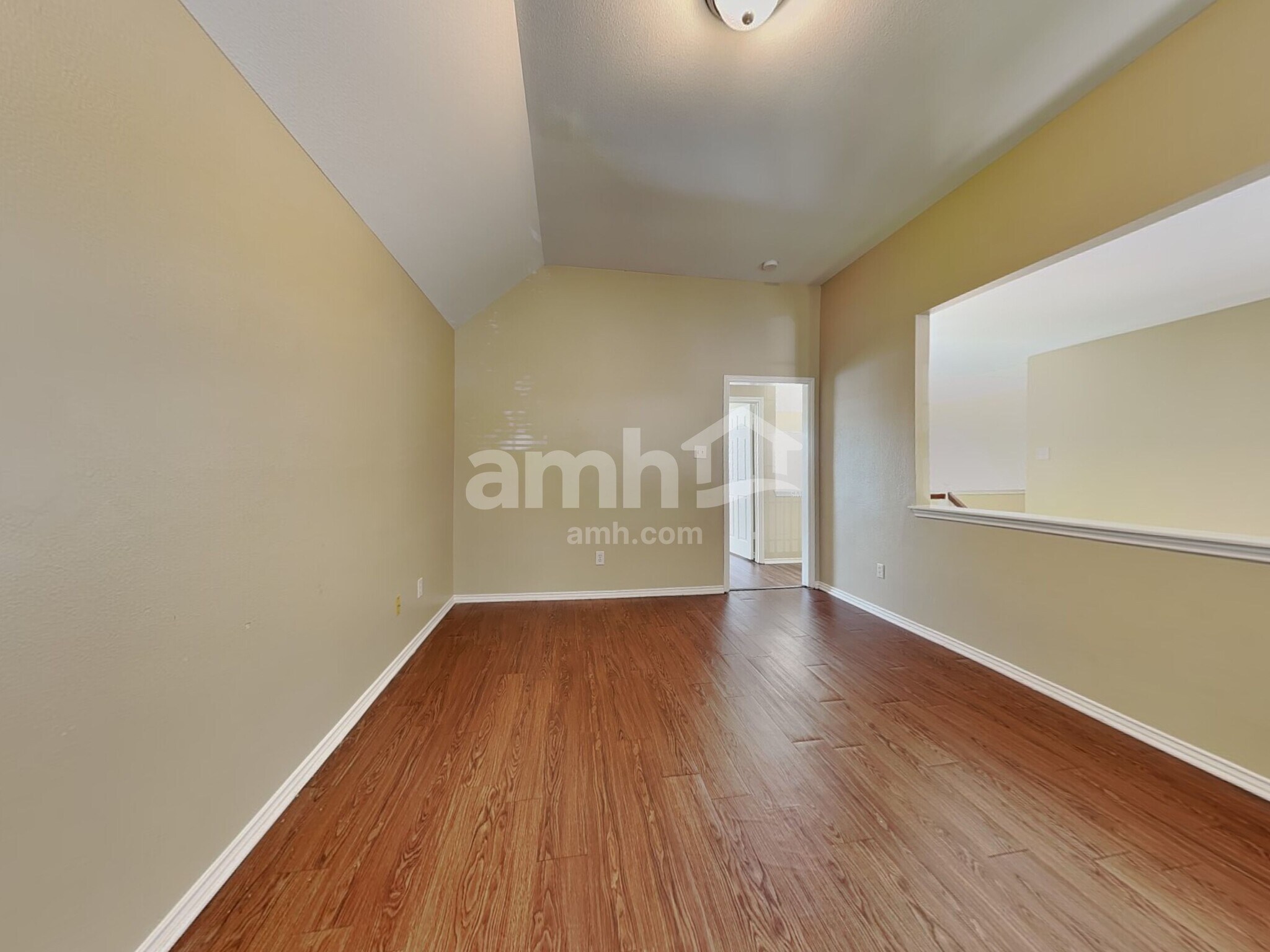 Building Photo - 2718 Lakecrest Way Dr