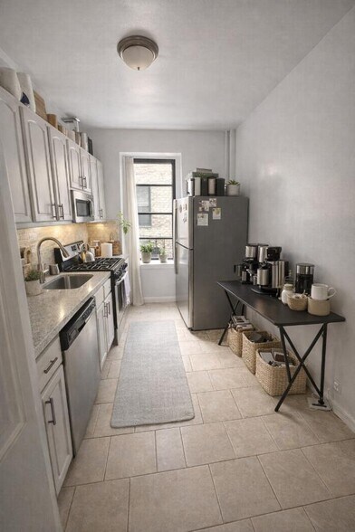 Building Photo - Payson Avenue