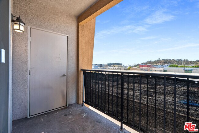 Building Photo - 360 W Ave 26