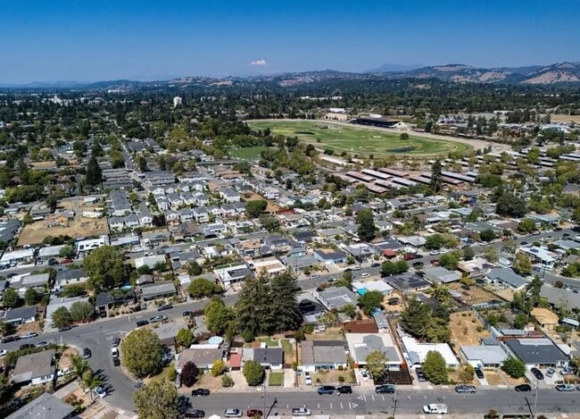 Building Photo - 959 San Clemente Dr