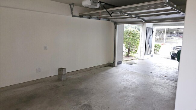 Building Photo - 2301 Camden Dr