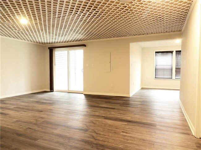 Building Photo - 605 Alessia Ct