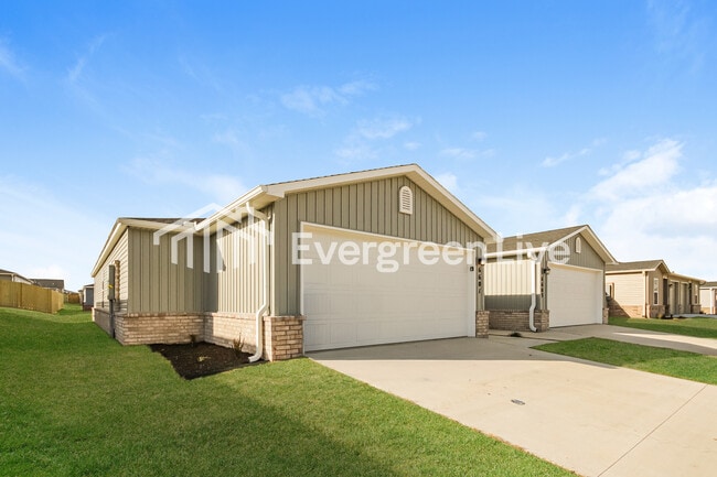 Building Photo - 6601 NW Kathleen St