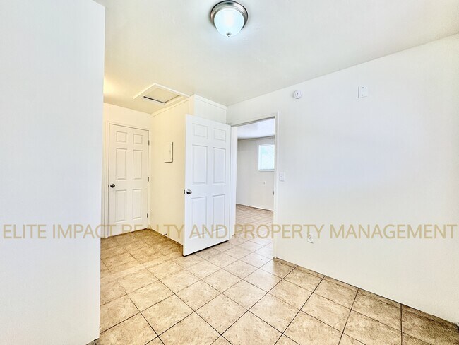 Building Photo - 2466 N Treat Ave