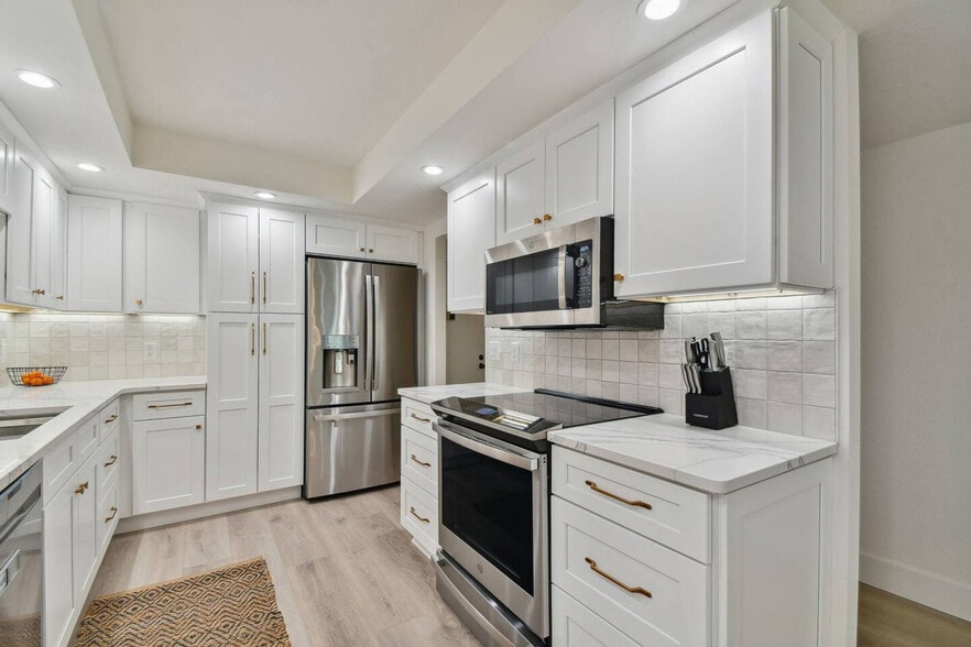 Building Photo - 5055 Gulf of Mexico Dr