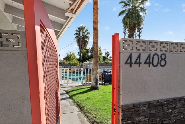 Building Photo - 44440 Acacia Dr