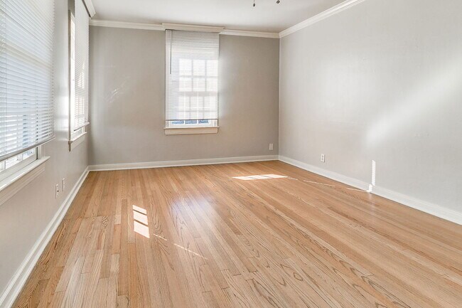 Building Photo - 3713 N Lee Ave