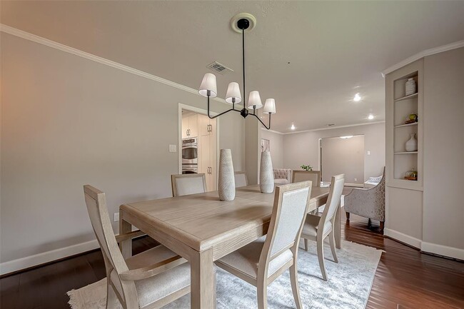 Building Photo - 10118 Briar Forest Dr