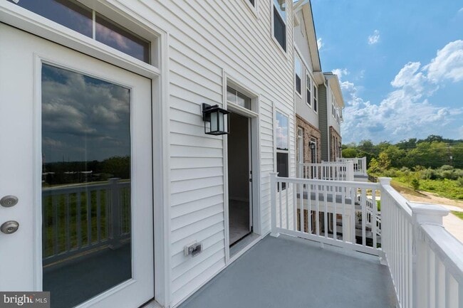 Building Photo - 713 Platinum Dr