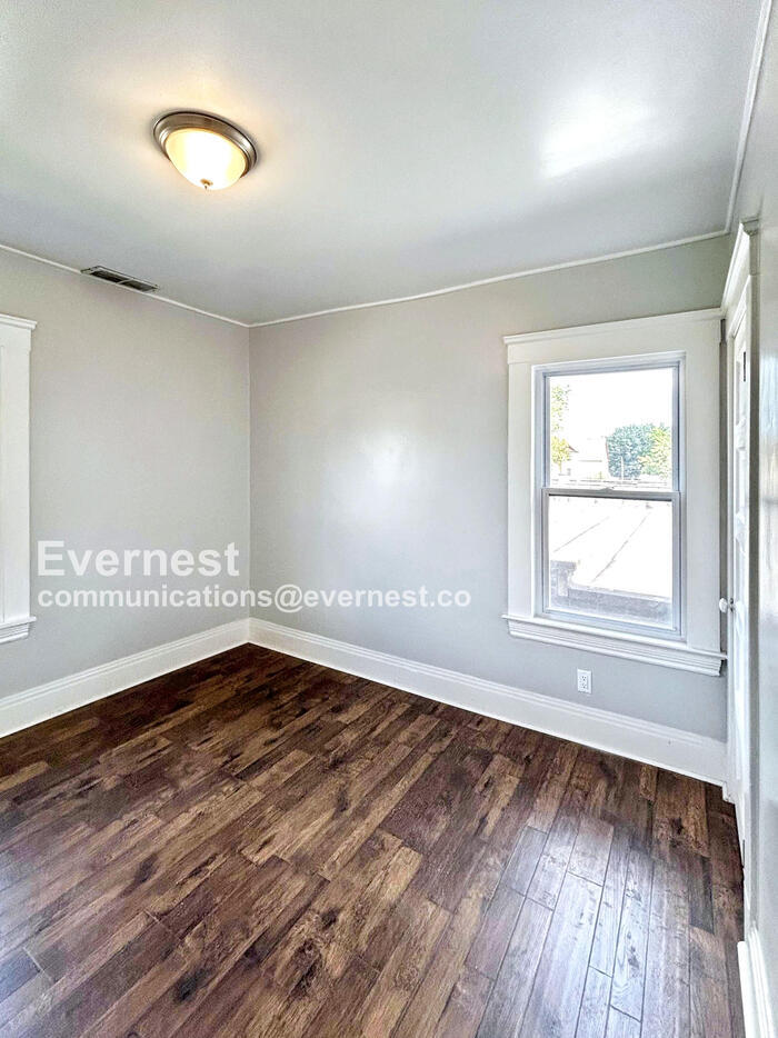 Building Photo - 1809 Denison Ave