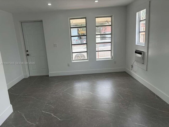 Building Photo - 1011 SW 5th St