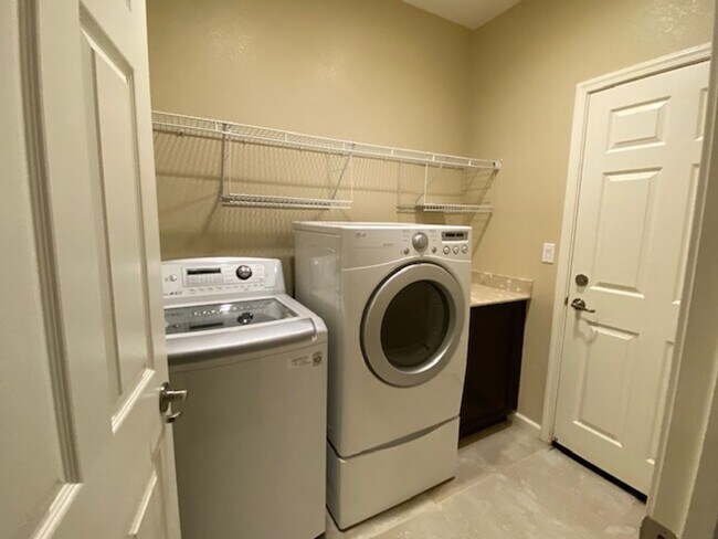 Building Photo - 10729 Amber Falls Dr