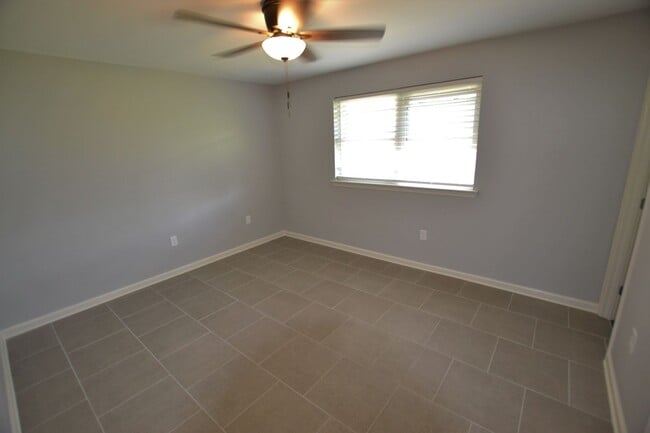Building Photo - Must See!  Newly remodeled, 3 bdroom, 1.5 bath home in Mayfair North Subdivision
