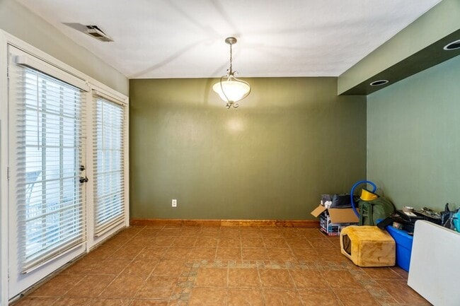 Building Photo - 1864 Abbotsbury Way