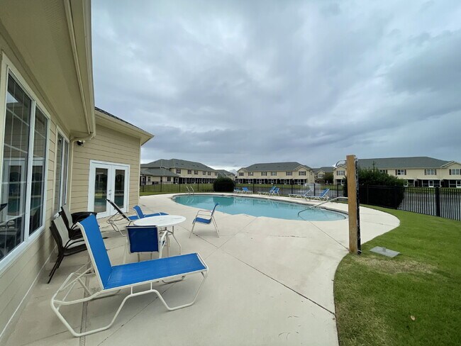 Building Photo - Luxurious 3-Bedroom Condo in Panama City, FL with Spacious Layout and Modern Amenities!