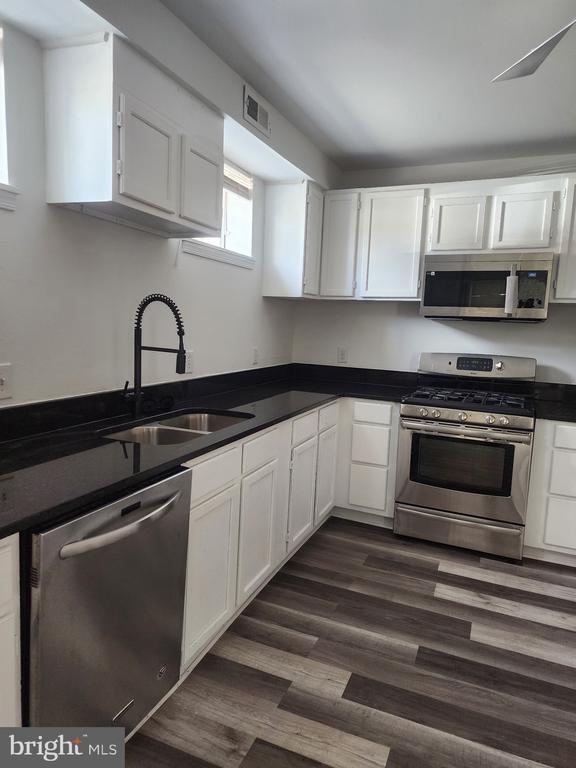 Building Photo - 606 Stuart St