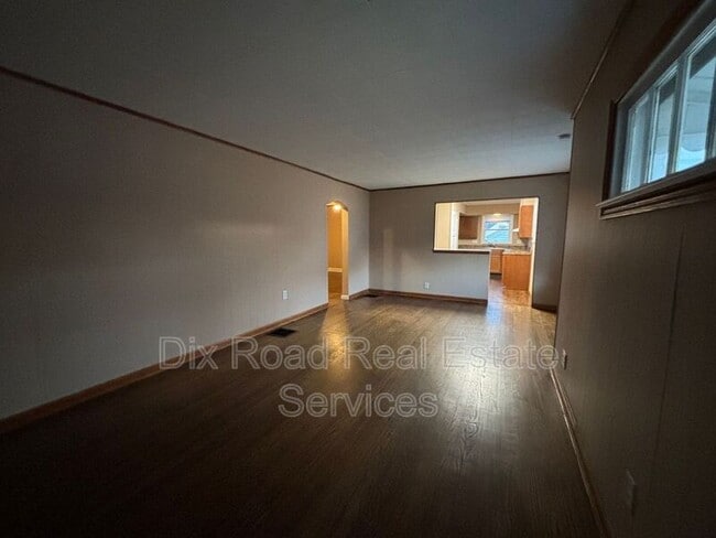 Building Photo - 2404 Mundale Ave