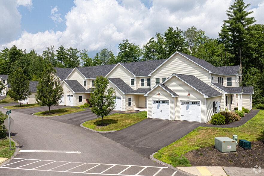 Primary Photo - Highfield Townhome Available for Rent!