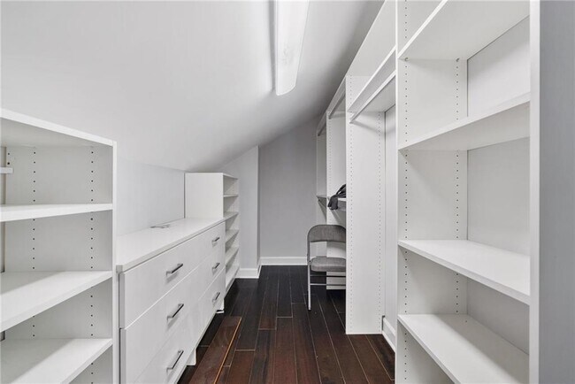 Building Photo - 4200 Roswell Rd NE